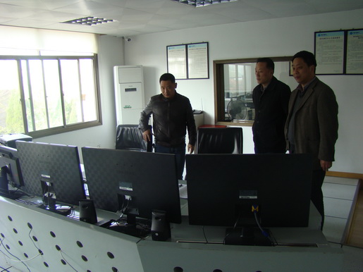 公司黨委書記、董事長何族興到一線部門調(diào)研